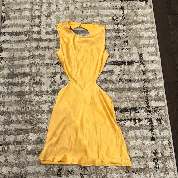Meshki Yellow Sheath Cocktail Dress Mock Neck Sleeveless - Picture 3 of 7